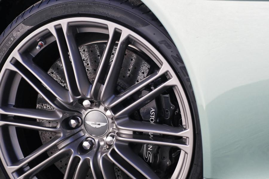 Колеса Aston Martin DBS 2007 года  (NA) (фото 7 из 40)